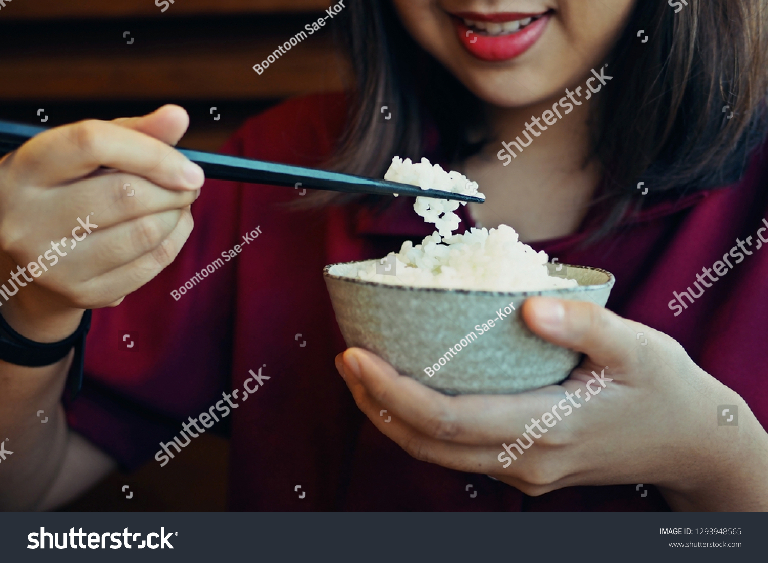 using chopsticks to eat rice
