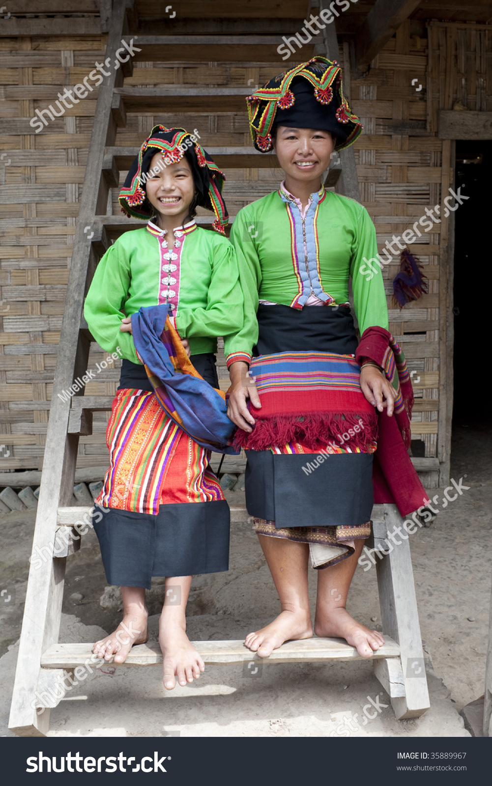 Asiatische Frauen Laos Thai Dam Stock Photo Edit Now 35889967