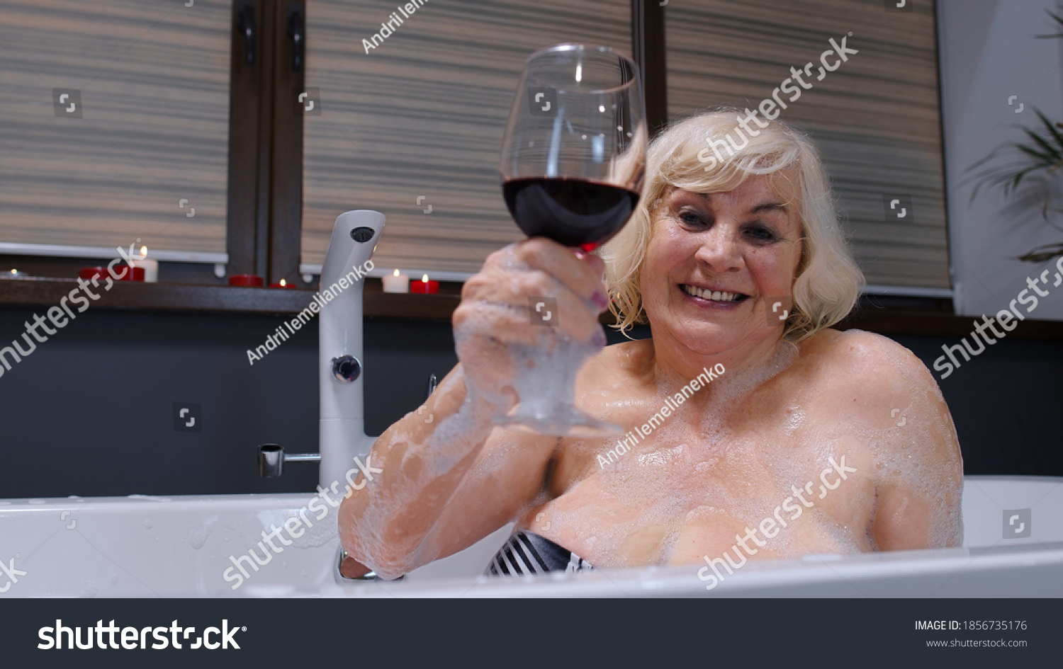 Sexy Granny Afbeeldingen Stockfotos En Vectoren Shutterstock