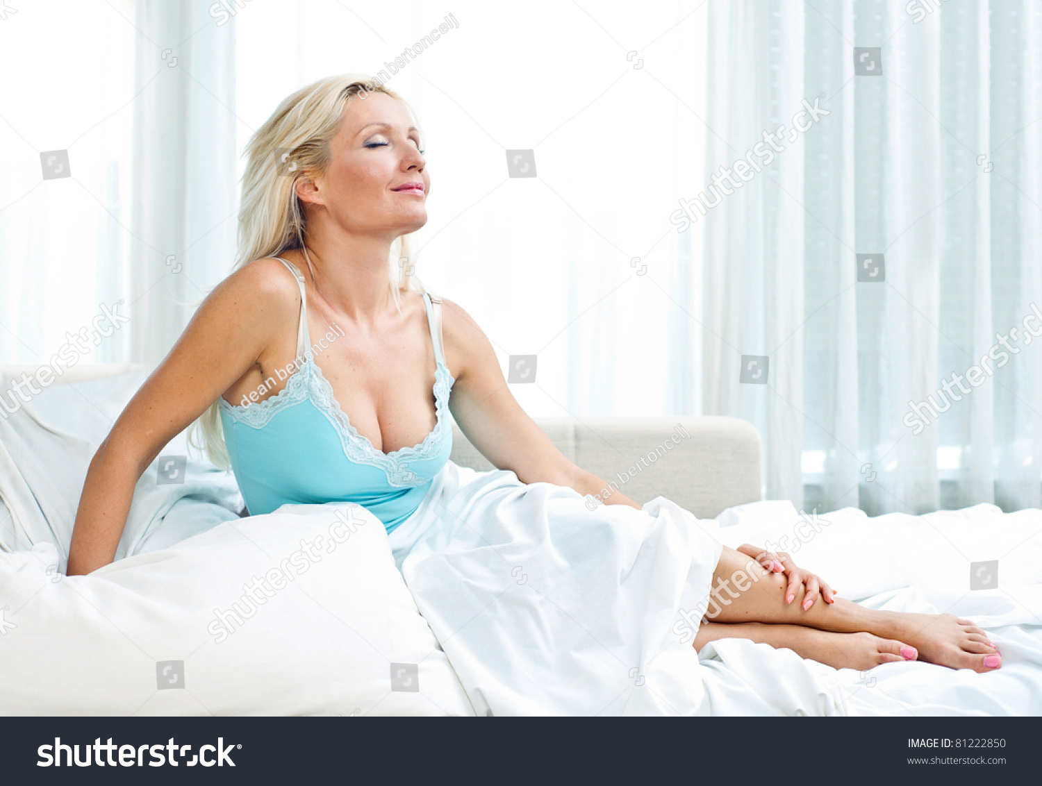 mature wife in bed hd pic