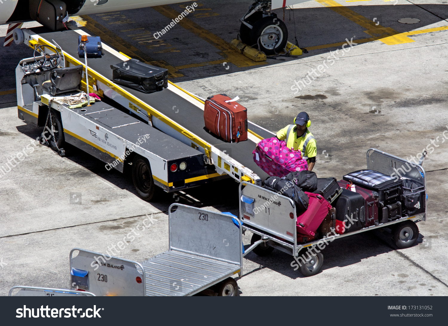 ship luggage to airport