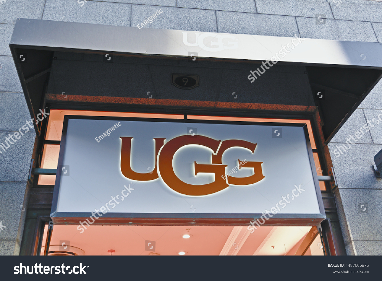 ugg store downtown