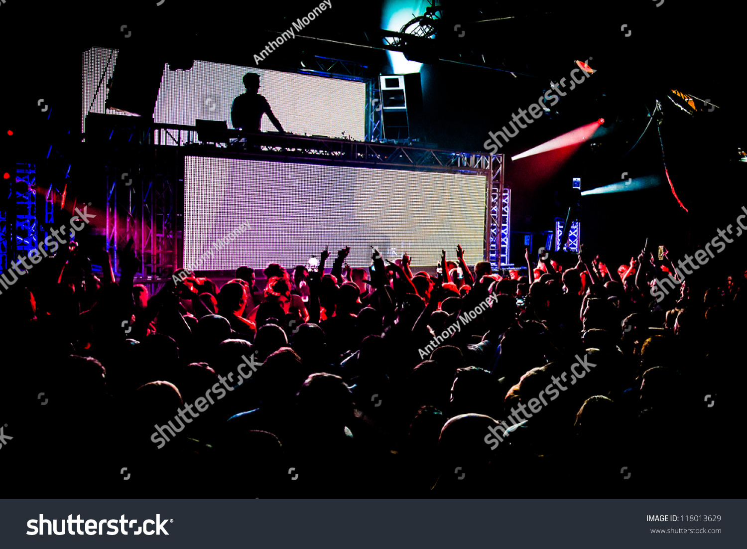 Audience Crowd Silhouette Dancing To Dj Pete Tong At Cream Nightclub ...