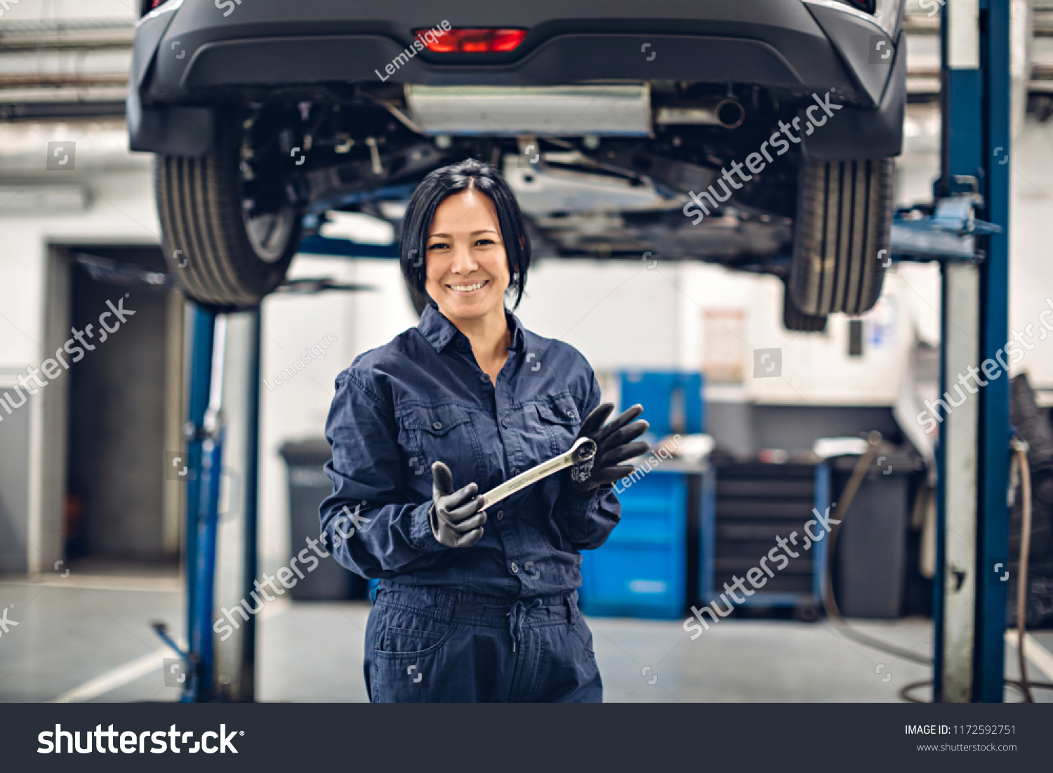Auto Repair Services Near Me >> Auto Car Repair Service Center Happy Arkistokuva Muokkaa Auto Repair Services Near Me >> Auto Car Repair Service Center Happy Arkistokuva Muokkaa