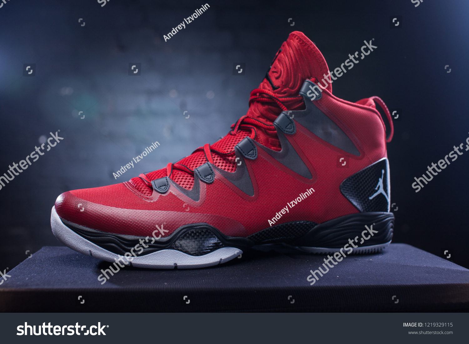 fashionable basketball shoes