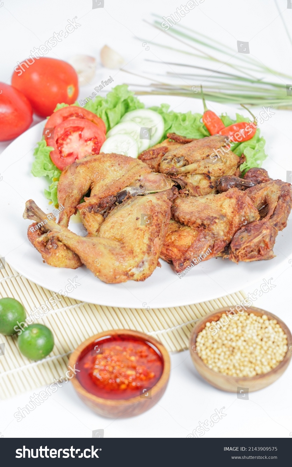 Ayam Goreng Lengkuas Pecel Ayam Ayam Stock Photo 2143909575 Shutterstock