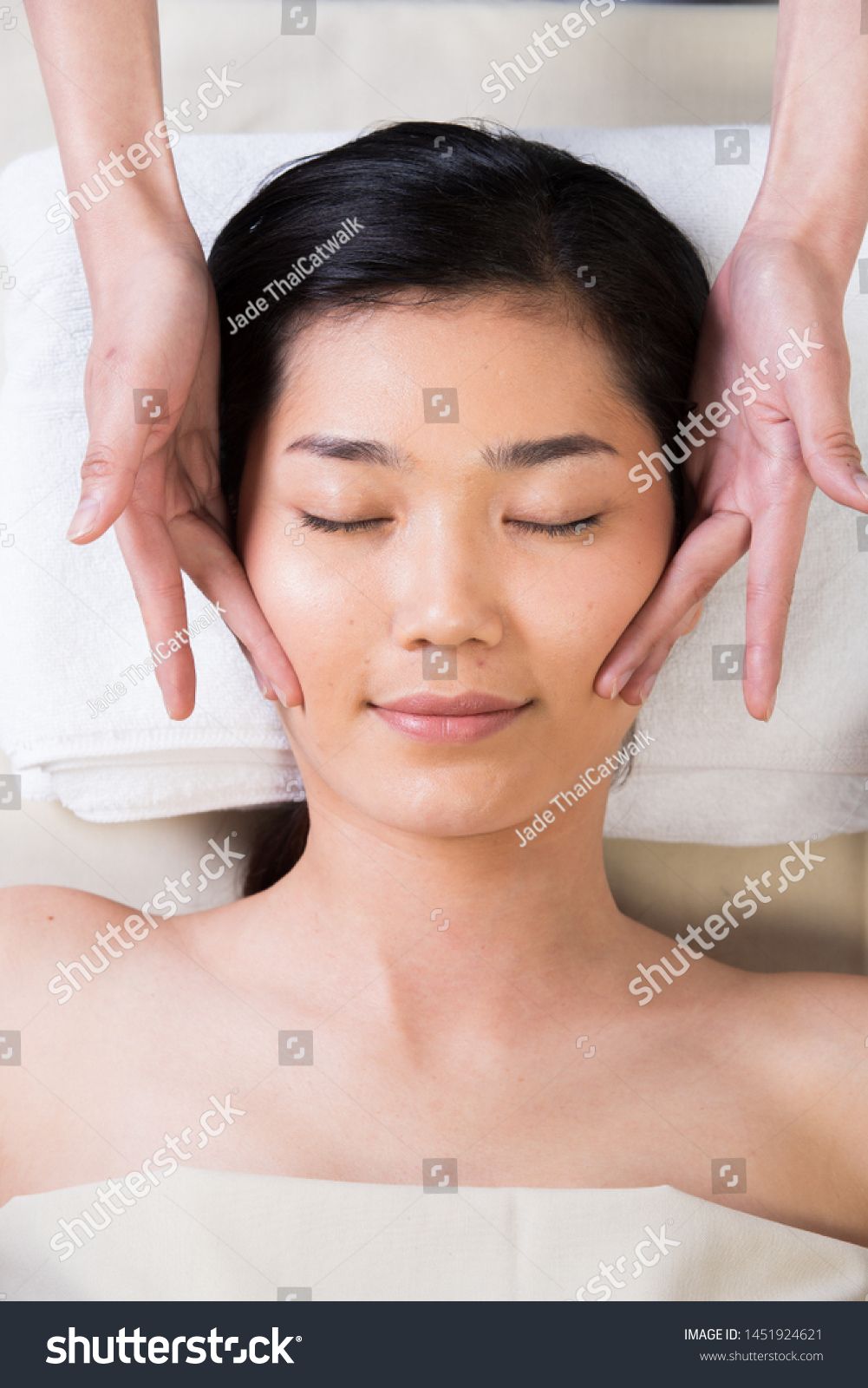 Ayurvedic Head Massage Therapy On Facial Stock Photo 1451924621 ...