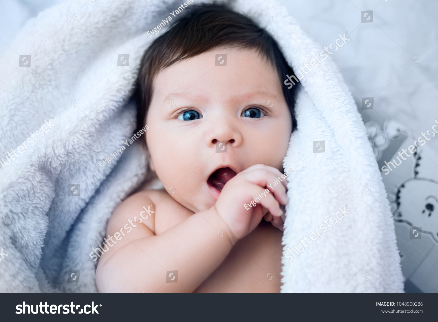 Baby Newborn Baby Cute Blueeyed Dark Stockfoto Jetzt Bearbeiten 1048900286