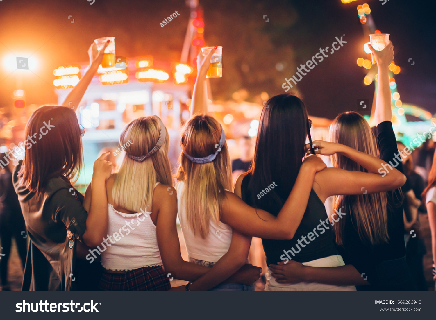 Back View Group Girls Having Fun Foto De Stock 1569286945 Shutterstock 