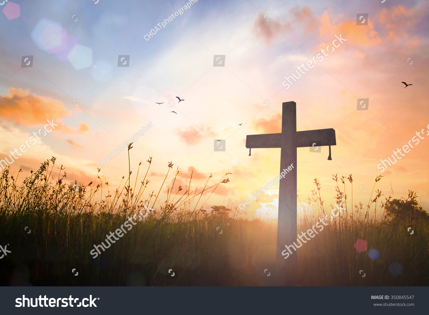 背景圖片為教會辦公室 十字符號上帝 基督教 復活節和葬禮 庫存照片 立刻編輯