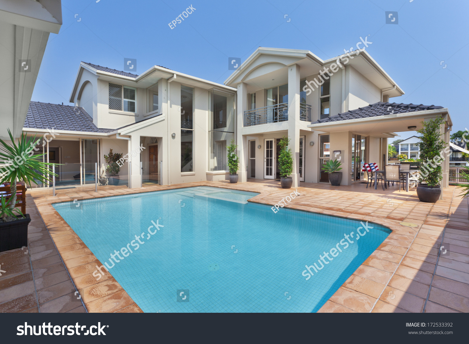 Backyard Pool Modern Luxury House Stock Photo Edit Now 172533392