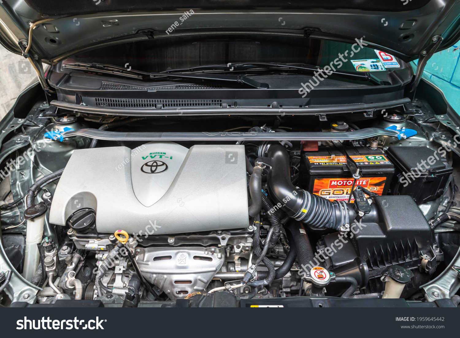 strut bar in a car