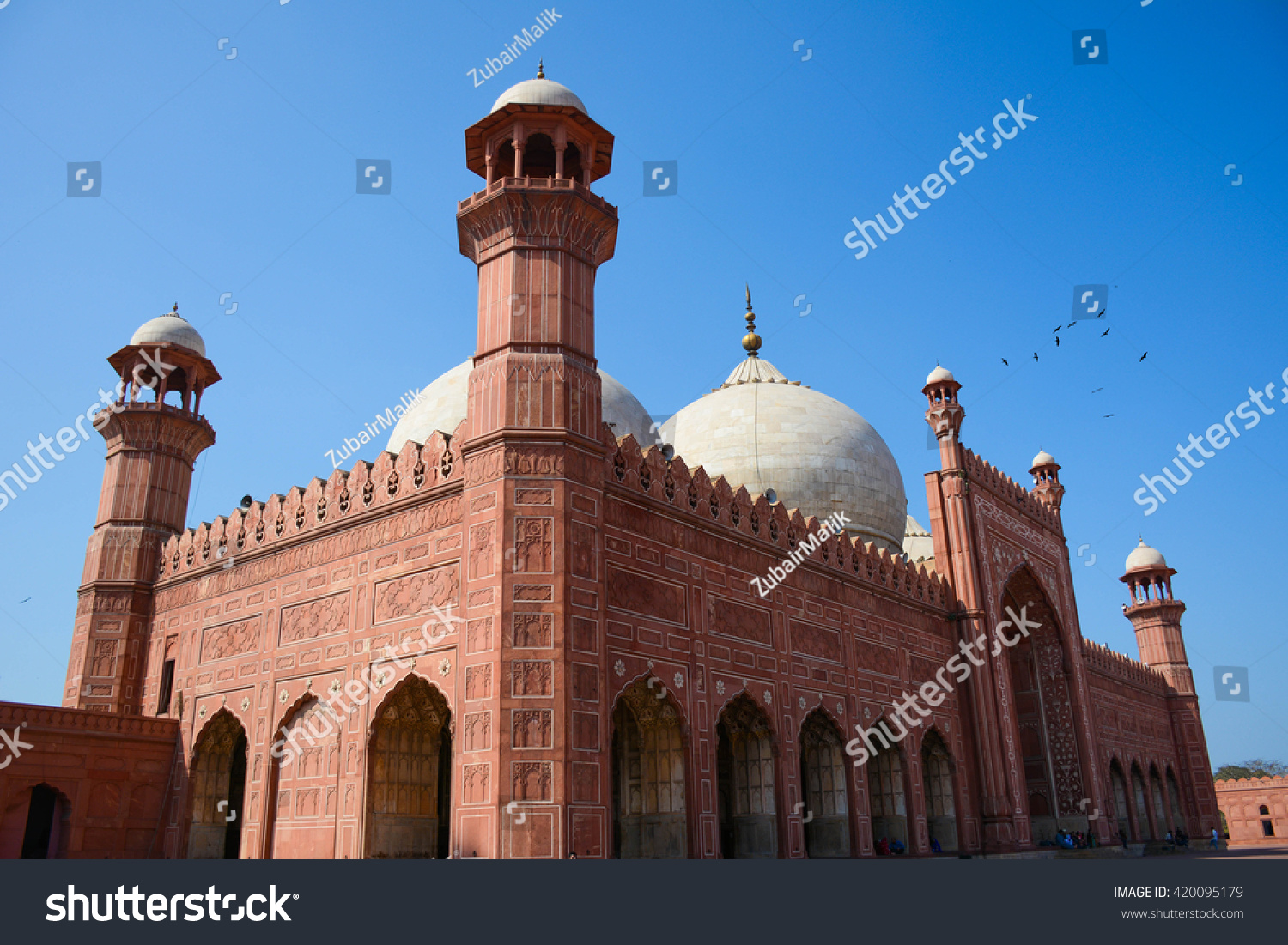 Badshahi Mosque Main Inside Stock Photo 420095179 : Shutterstock