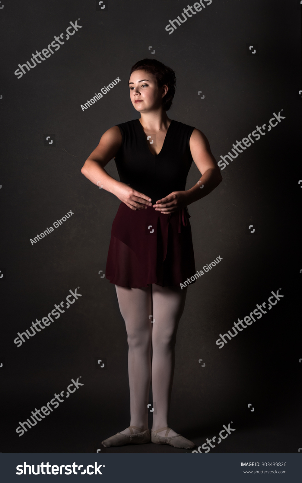 burgundy skirt black tights