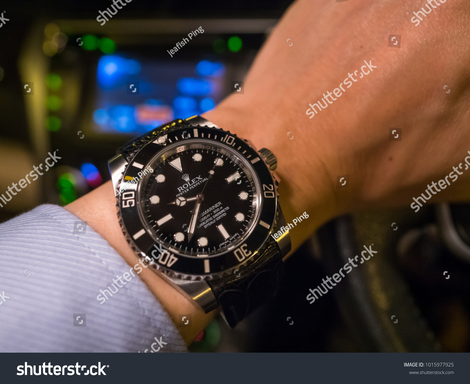 submariner no date wrist