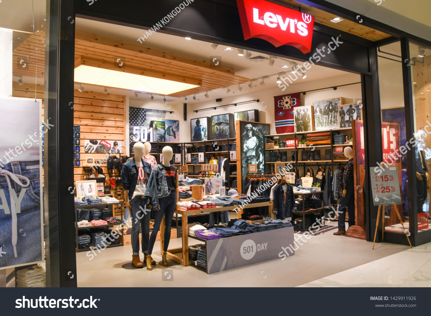 levi store chinook