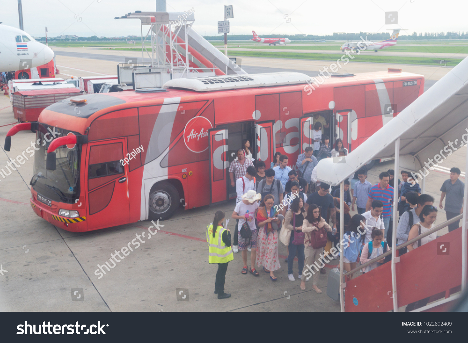 Bangkok Thailand May 11 2017 Passengers Stock Photo Edit Now 1022892409