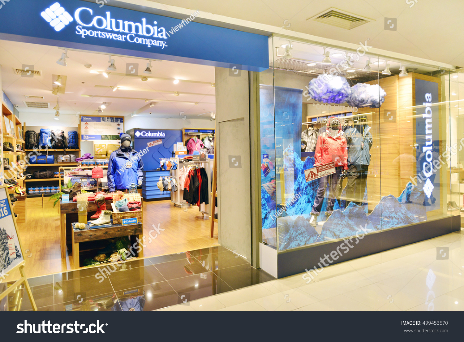 Bangkokthailand Oct14 2014 Columbia Clothing Section Stock Photo