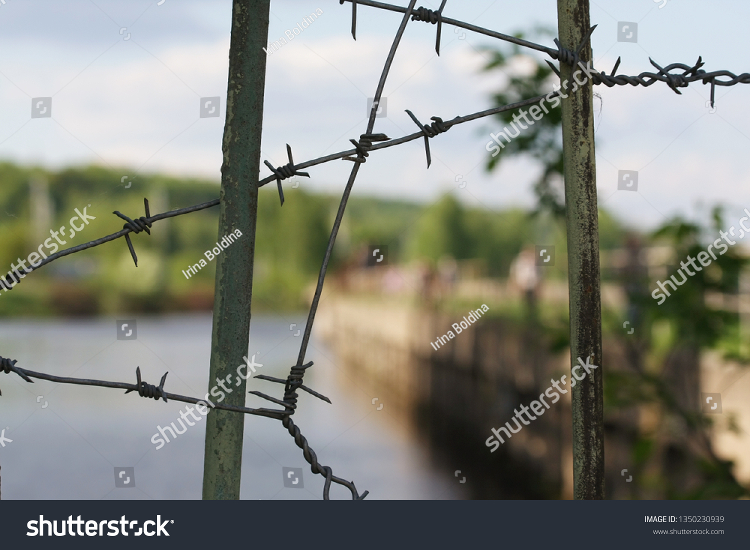 barbed wire fence parts