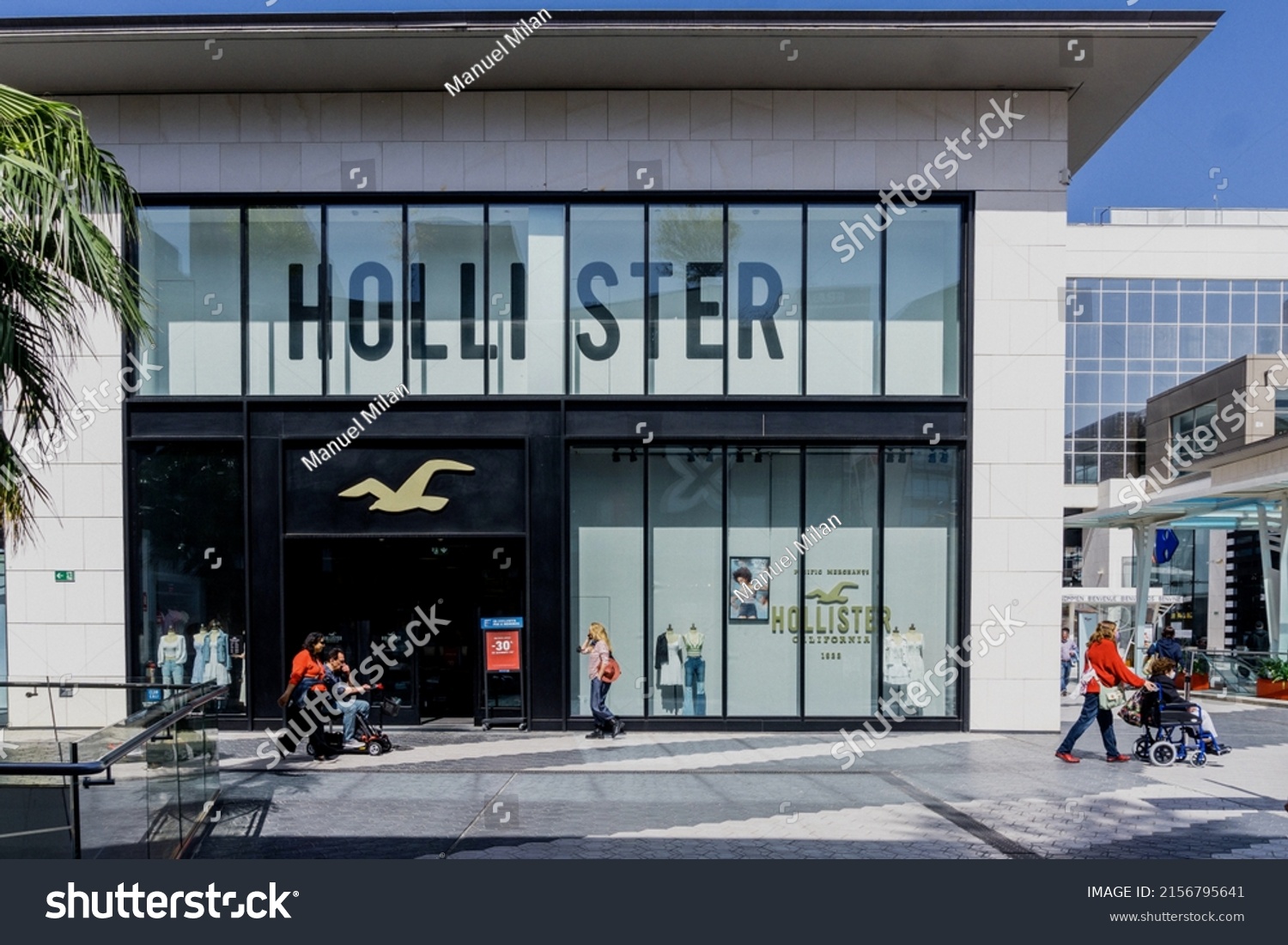 hollister california clothing