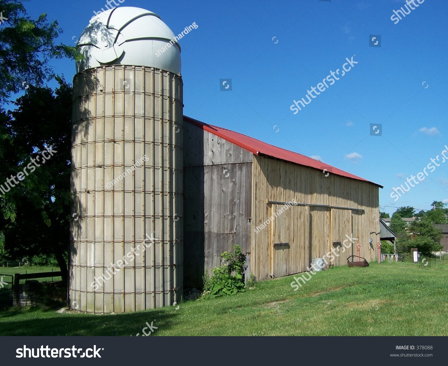 Barn And Silo Stock Photo 378088 : Shutterstock