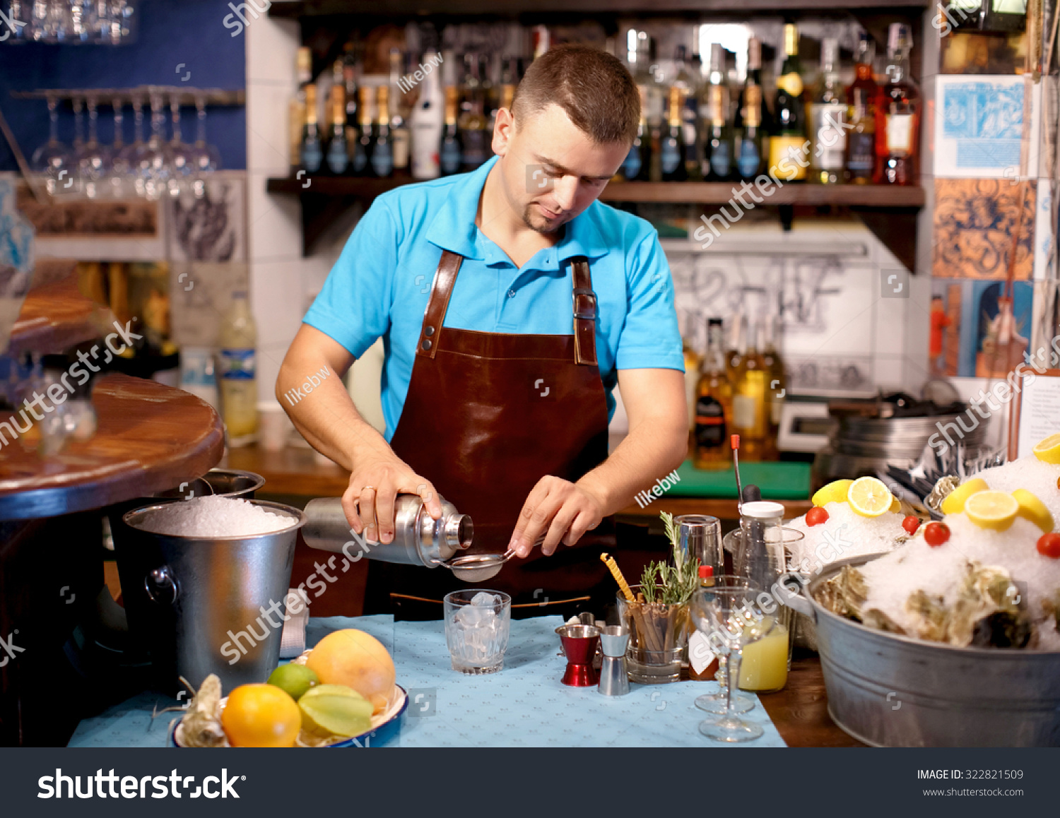 Bartender Preparing Drinks Stock Photo 322821509 Shutterstock