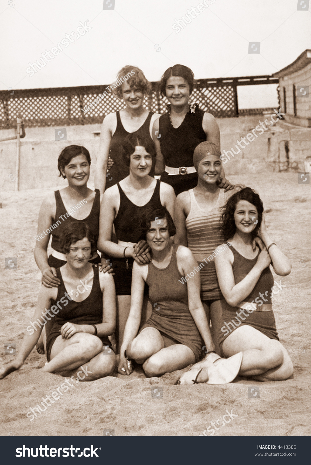 Bathing Beauties Circa 1919 Vintage Photo Stock Photo 4413385 - Shutterstock-1401