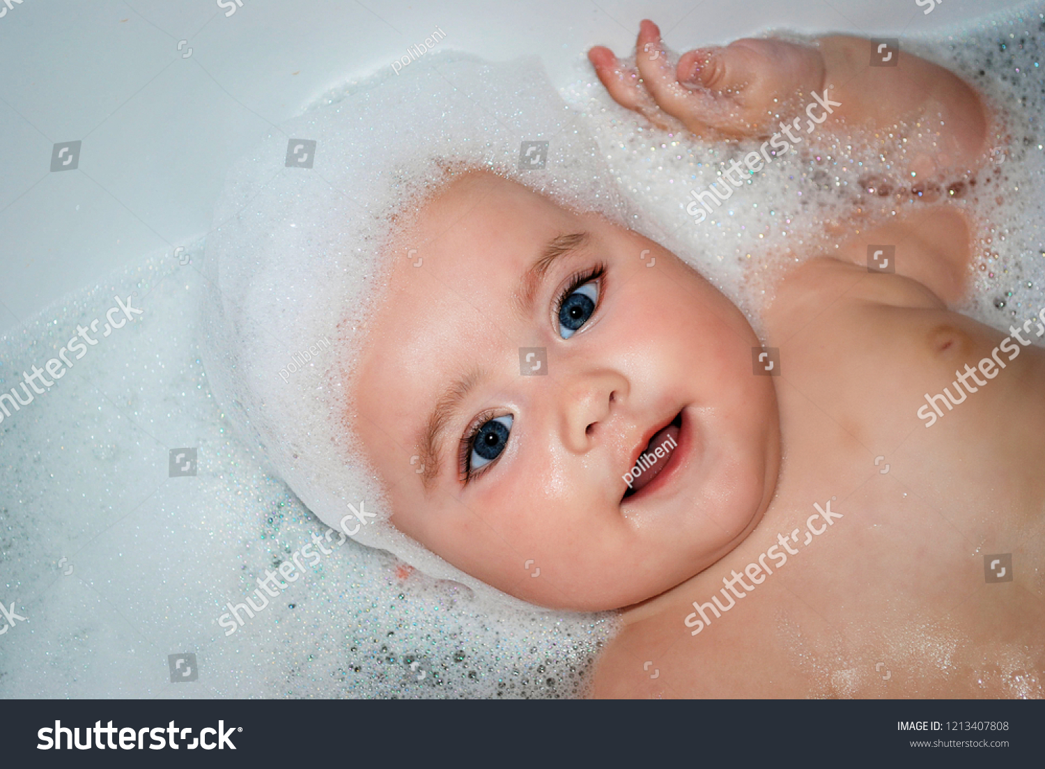 baby loves water