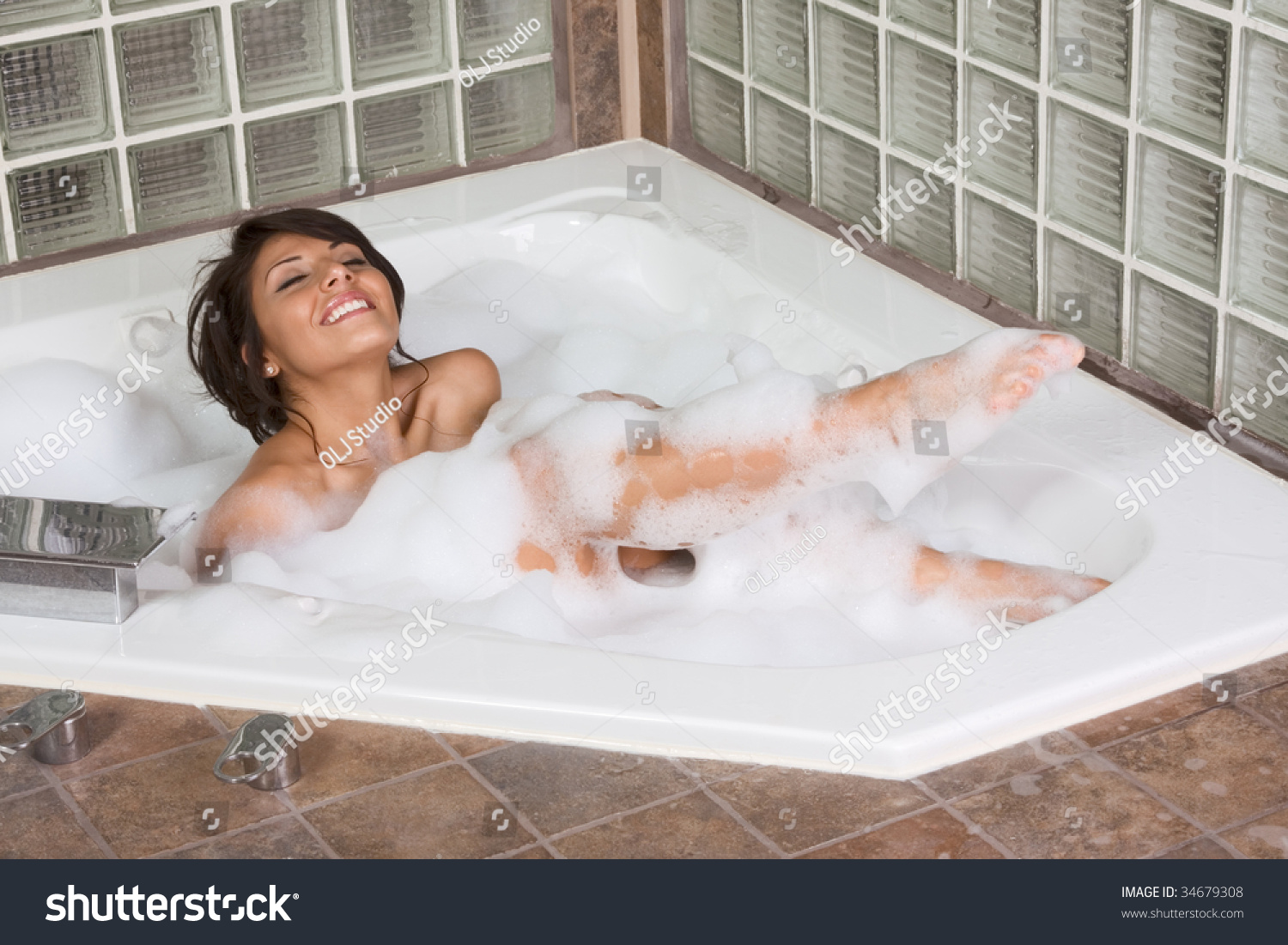 Sexy Chicks Hot Tub