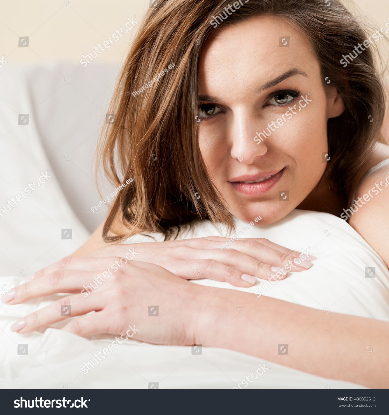 Beautiful Sexy Woman Lying Bed Smiling Foto De Stock 480052513