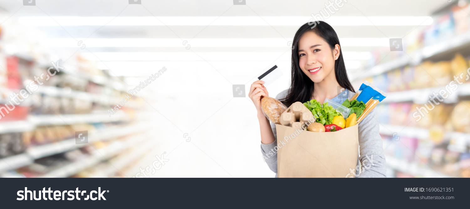 Beautiful Asian Woman Holding Paper Bag库存照片1690621351 Shutterstock