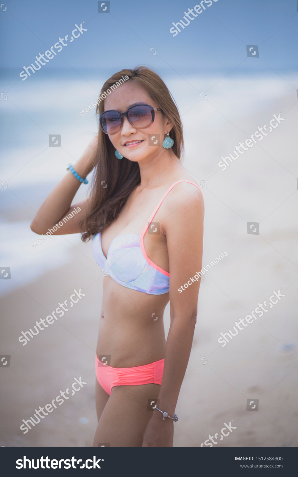 sexy busty bikini selfie