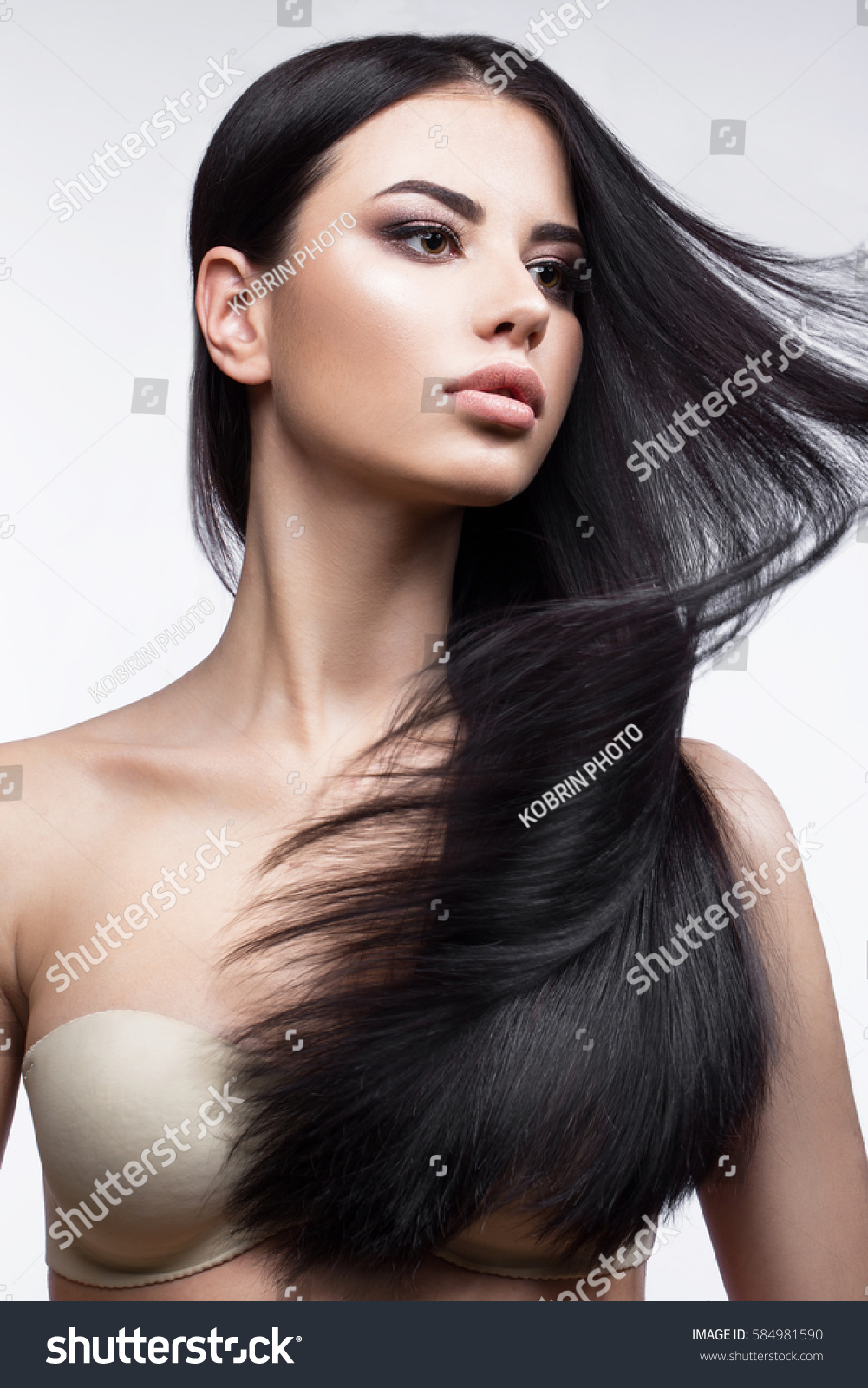 Beautiful Brunette Girl Move Perfectly Smooth写真素材584981590 Shutterstock