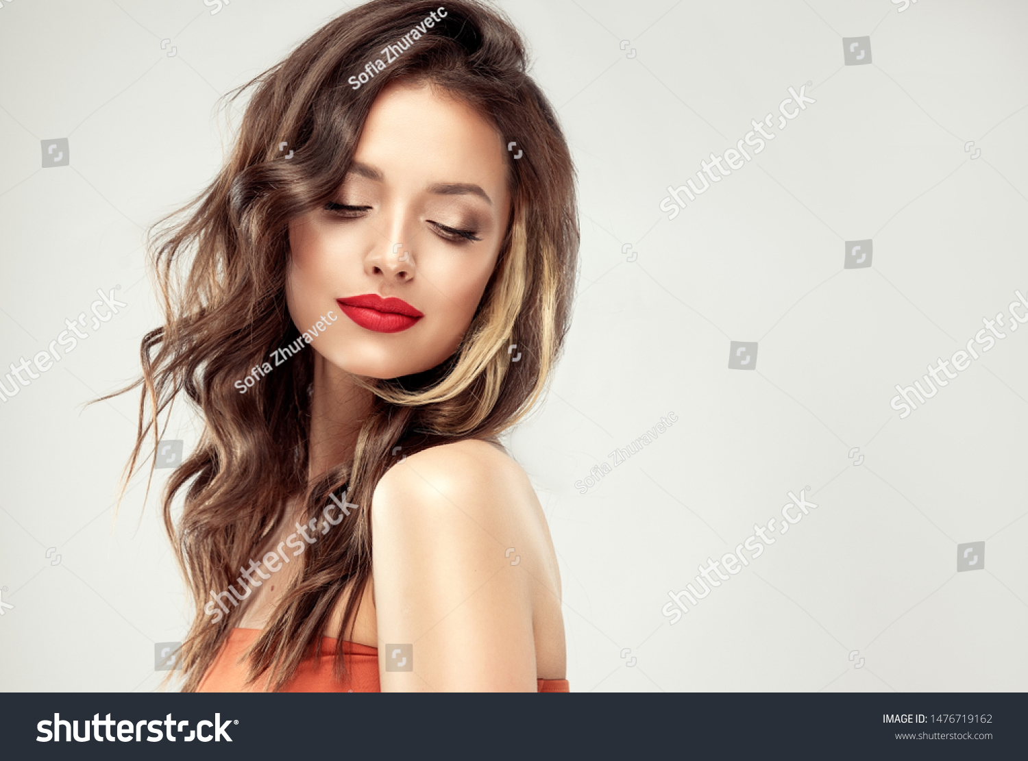 193 Brun Hair Gambar Foto Stok And Vektor Shutterstock