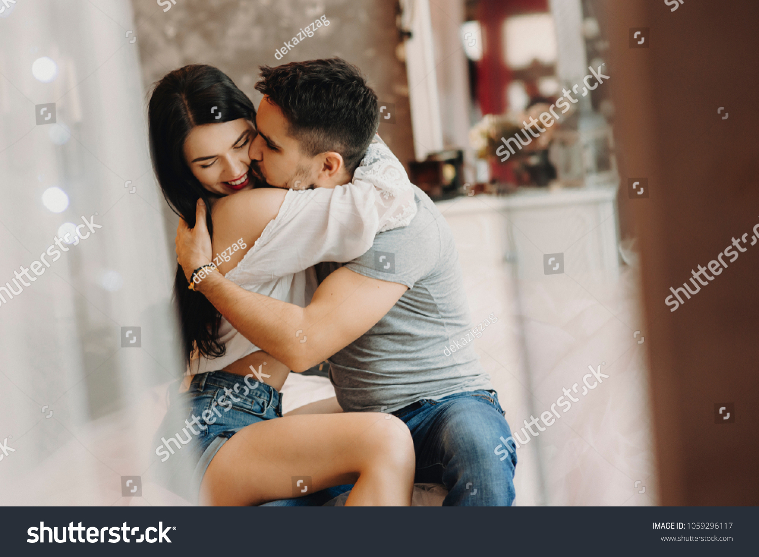 Featured image of post Beautiful Couple Kissing Images - Beautiful flowers love images free download.