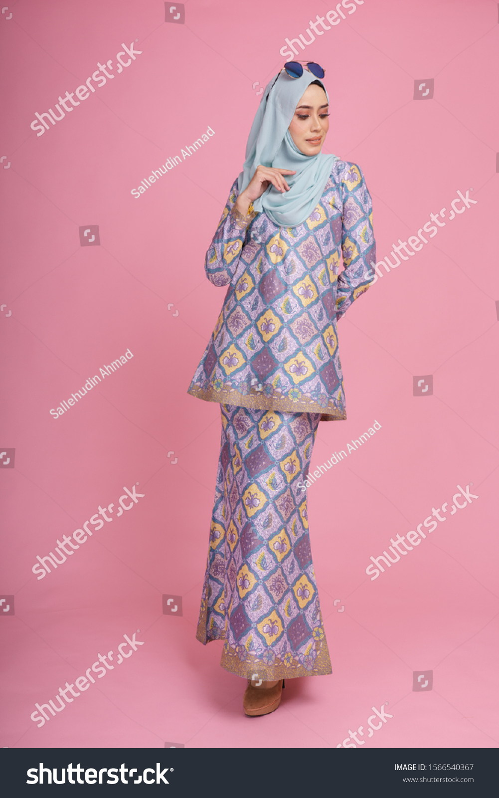 Beautiful Female Model Wearing Batik Design Stock Photo Edit Now 1566540367