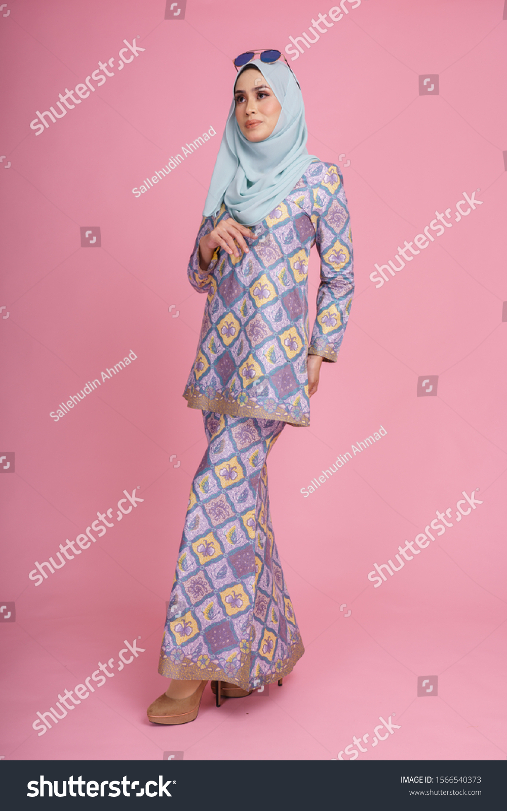 Beautiful Female Model Wearing Batik Design Stock Photo Edit Now 1566540373