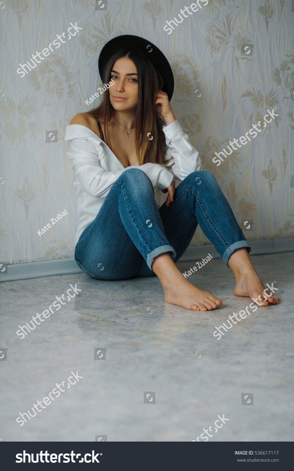 jeans and white shirt for ladies