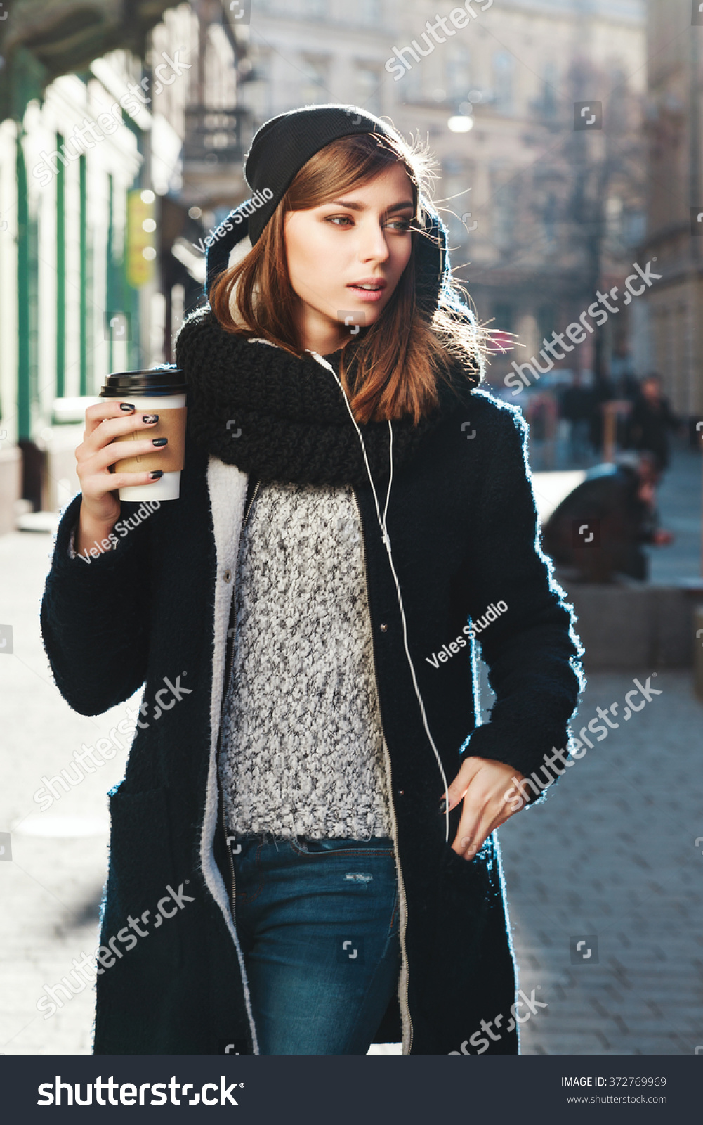 nude-females-wearing-scarfs