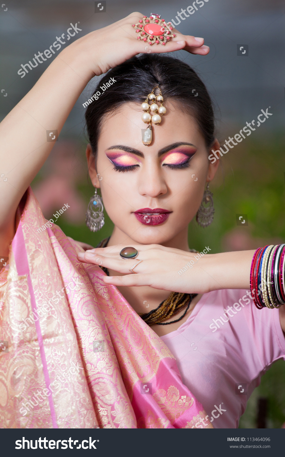 Beautiful Indian Girl Indian National Dress Foto De Stock 113464096 Shutterstock