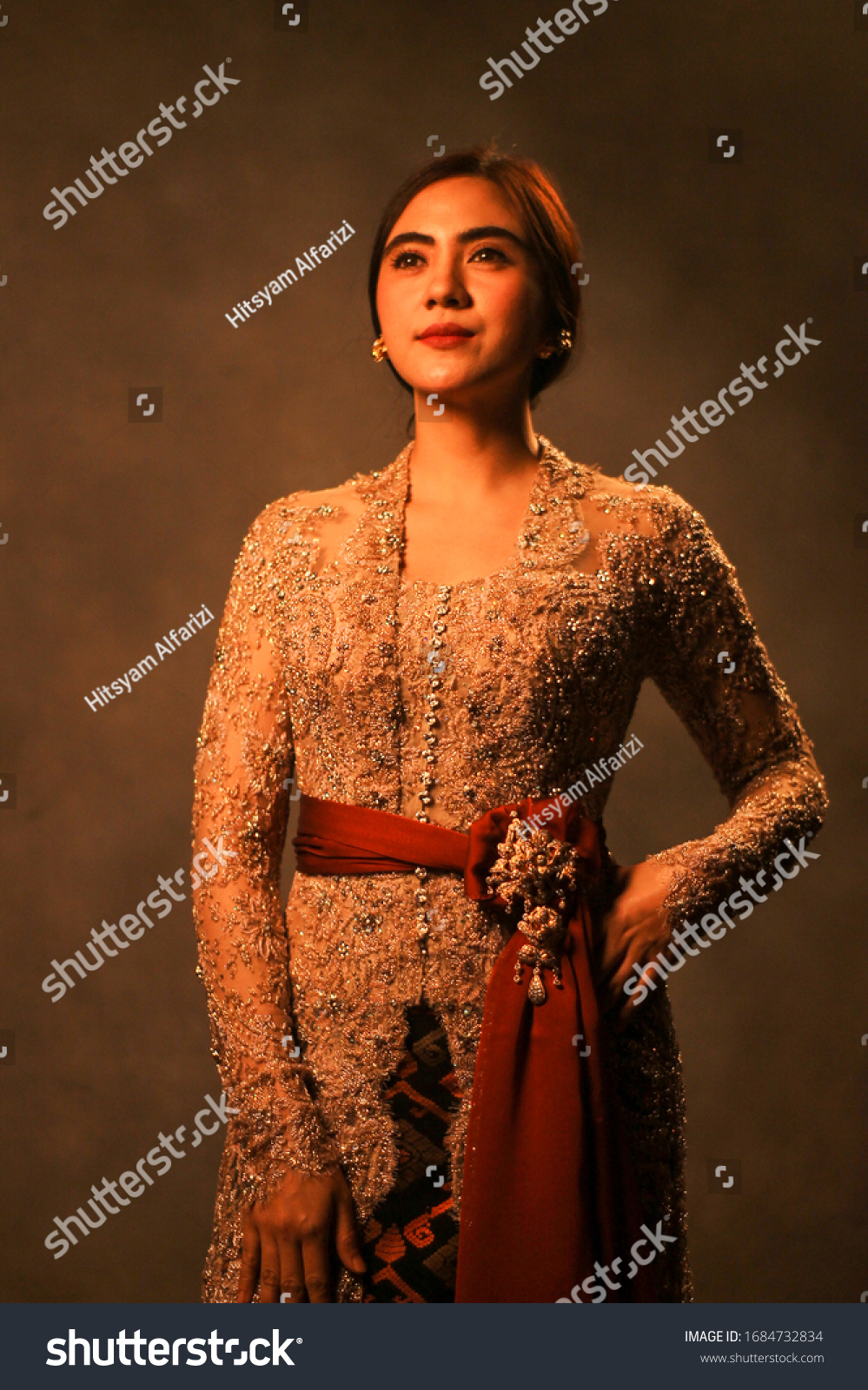 Beautiful Indonesian Women Wearing Traditional Dress Stock Photo Edit Now 1684732834