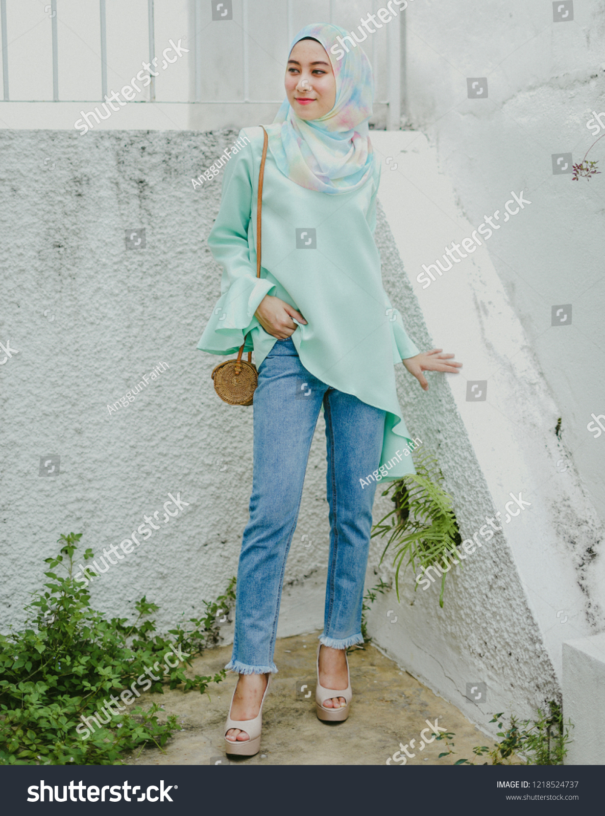 Beautiful Muslim Girl Wearing Hijab Casual Stock Photo 1218524737 |  Shutterstock