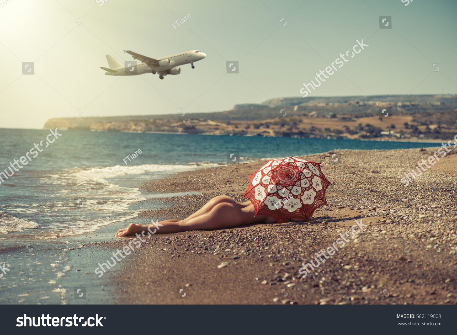 Beautiful Naked Girl Lying On Beach Foto Stok 582119008 Shutterstock