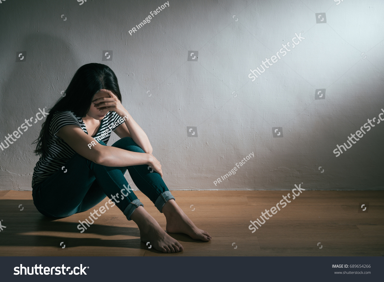 Beautiful Pretty Woman Having Depression Bipolar Stock Photo 689654266 ...