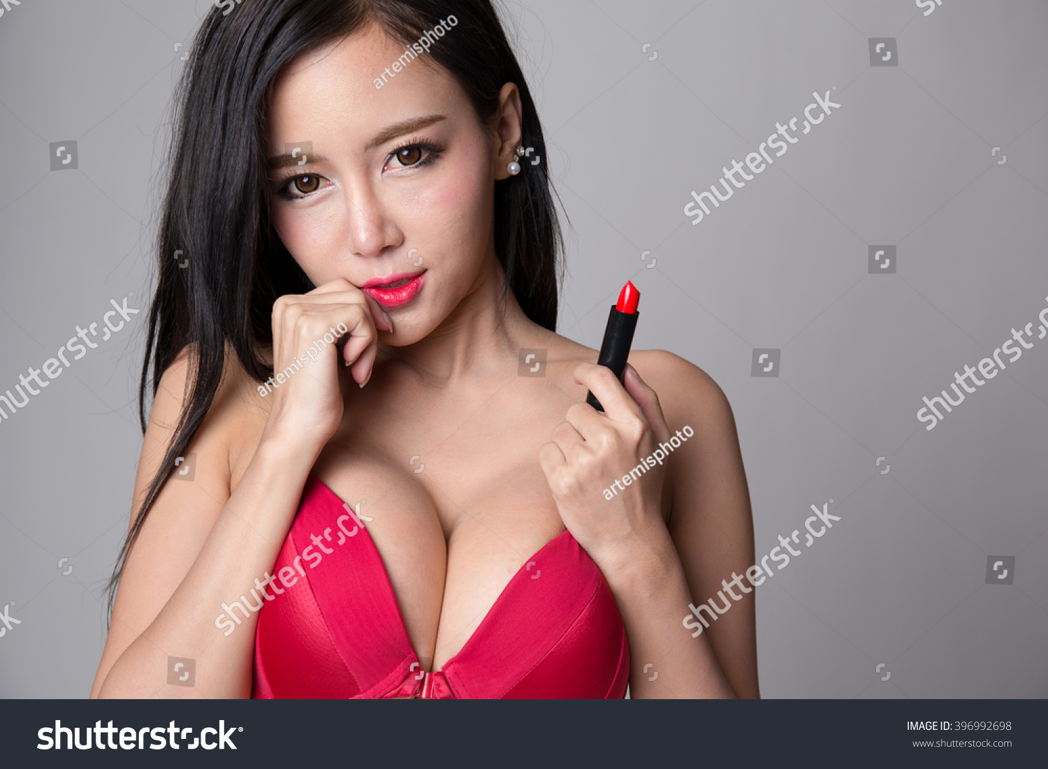 Photo Asian Woman Holding 69
