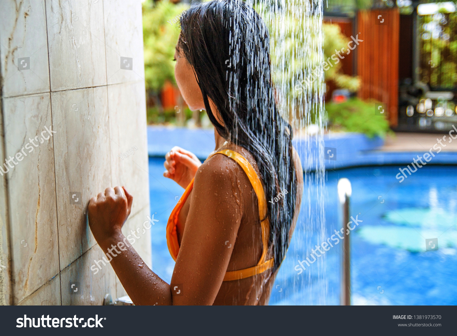Beautiful Sexy Asian Woman Taking Shower Foto Stock 1381973570