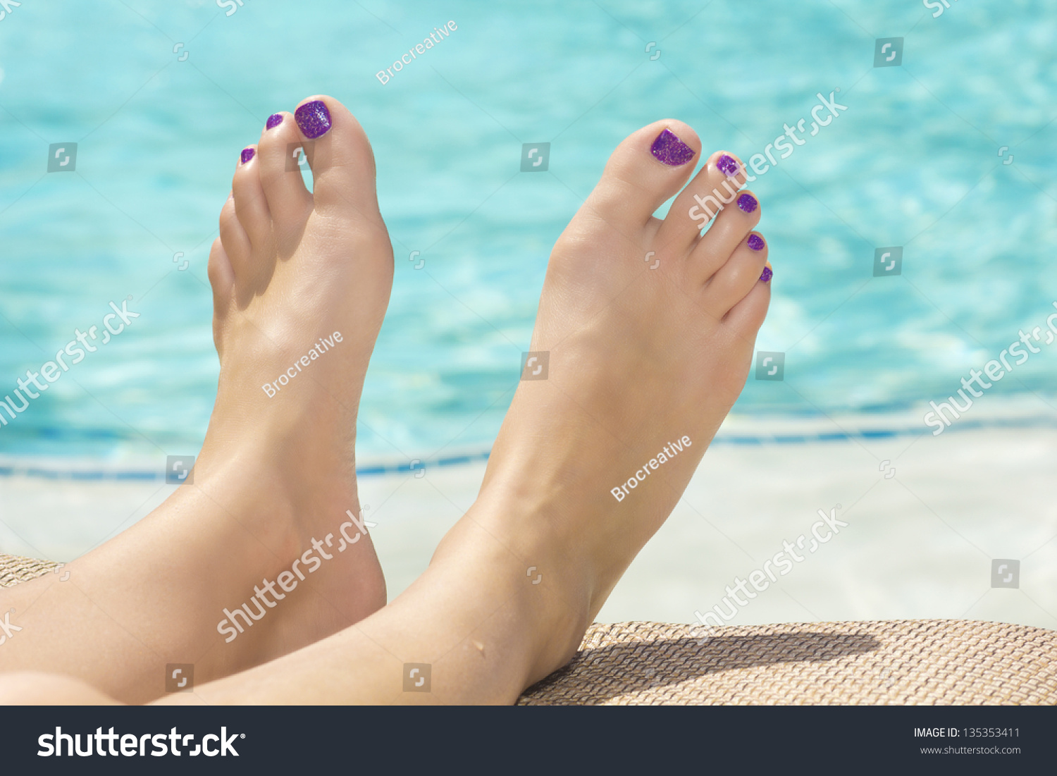 Feet models with sexy Playboy: Barefoot
