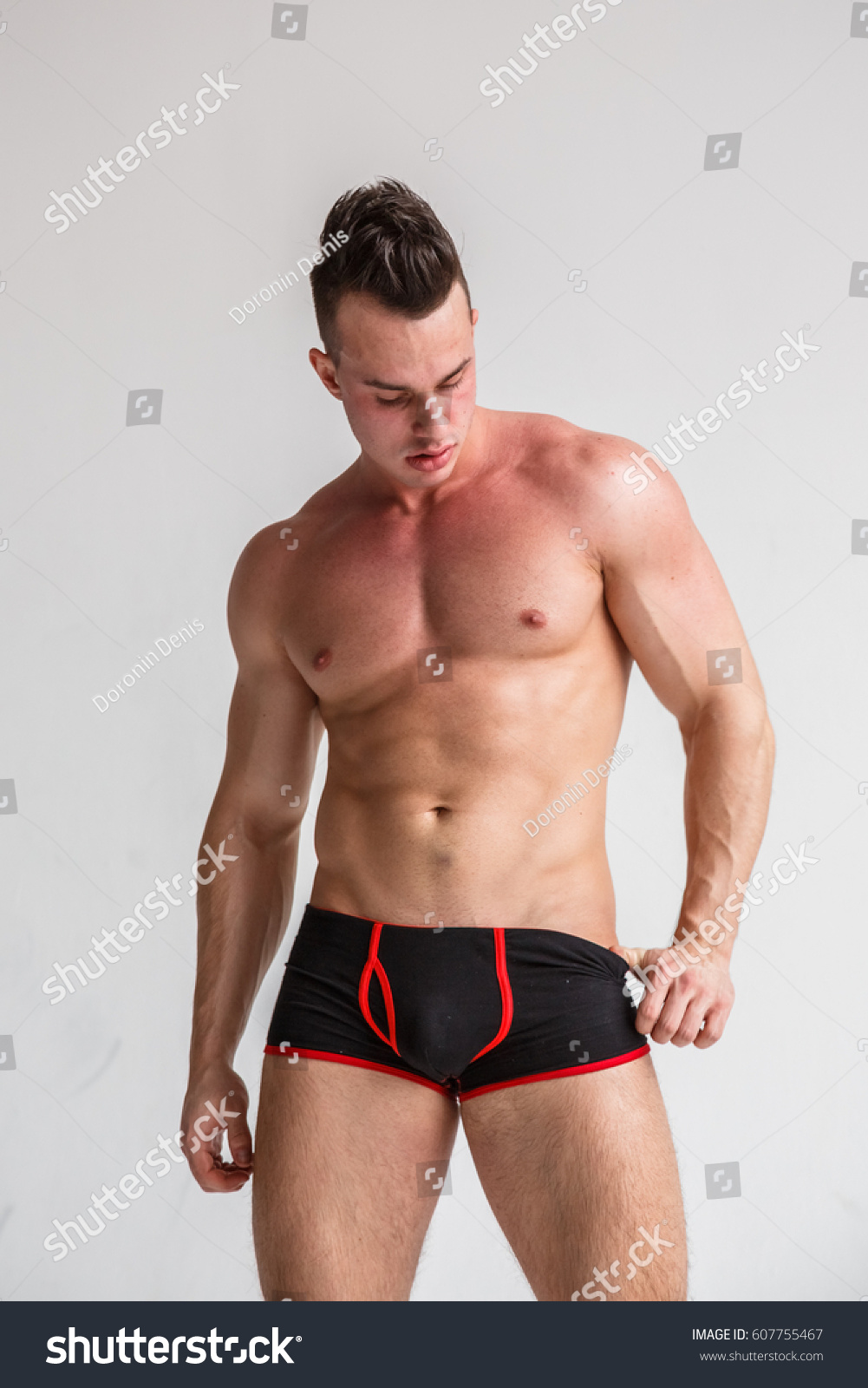 Beautiful Sexy Muscular Naked Man Posing Foto De Stock 607755467 Shutterstock 6418