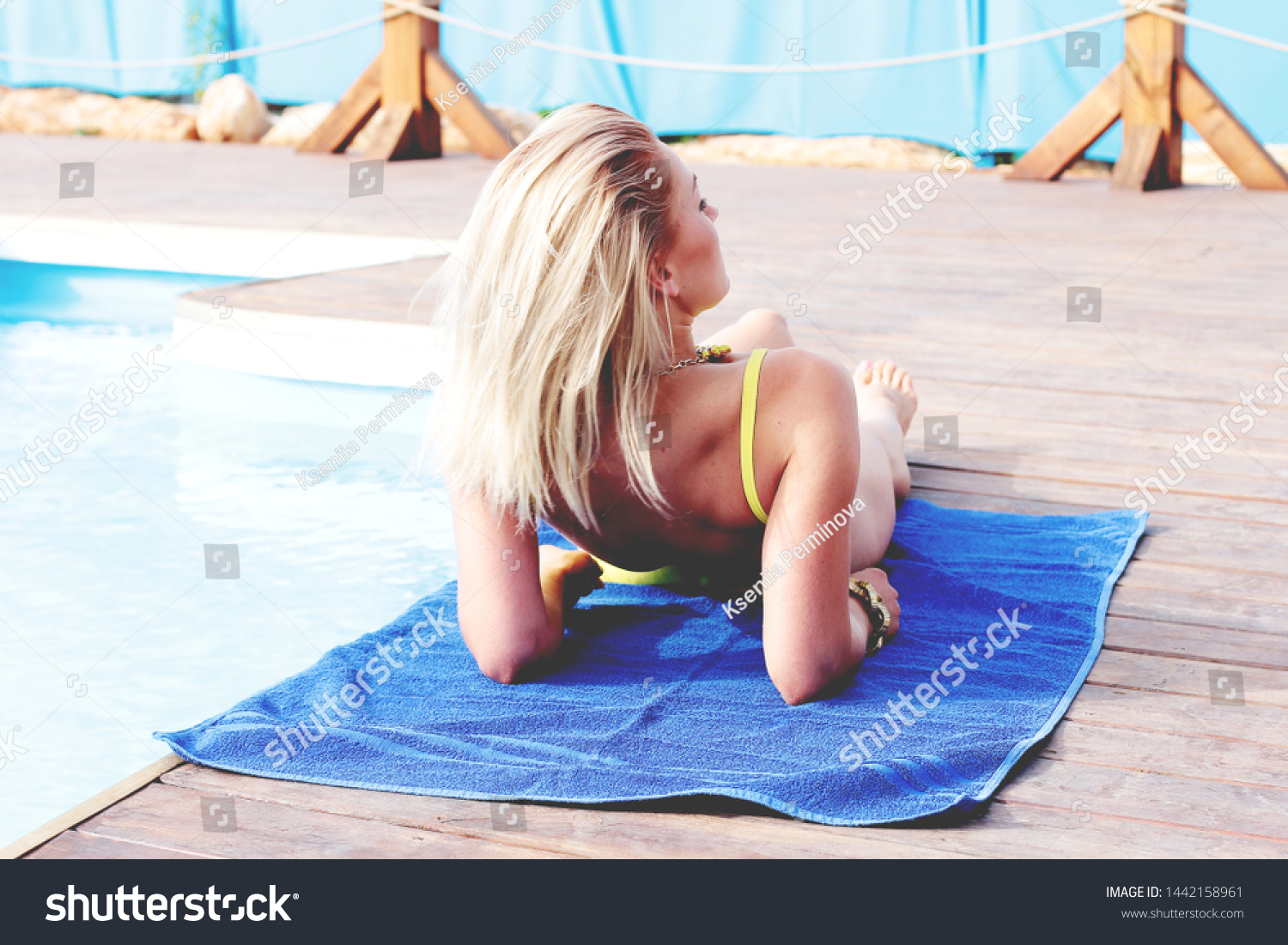 Beautiful Sexy Woman Relaxing Swimming Pool Foto De Stock 1442158961