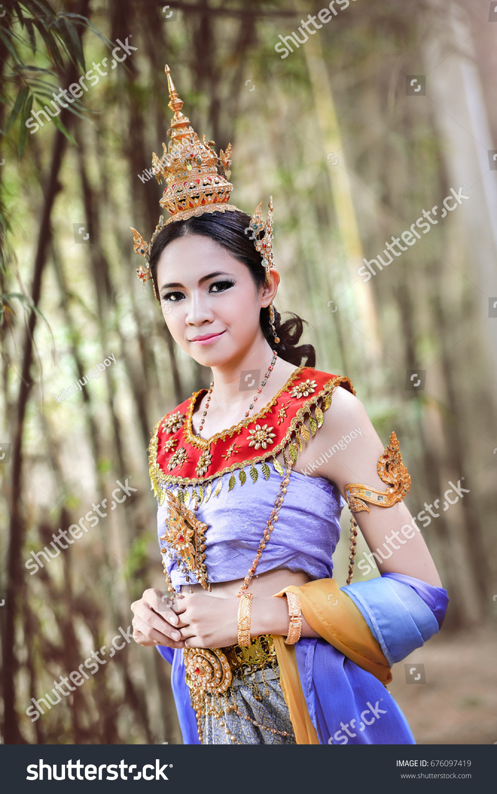 2,306 Thai traditional outfit Images, Stock Photos & Vectors | Shutterstock